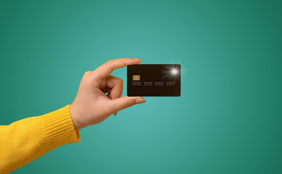 Светящиеся банковские карты: что это такое и где их заказать?