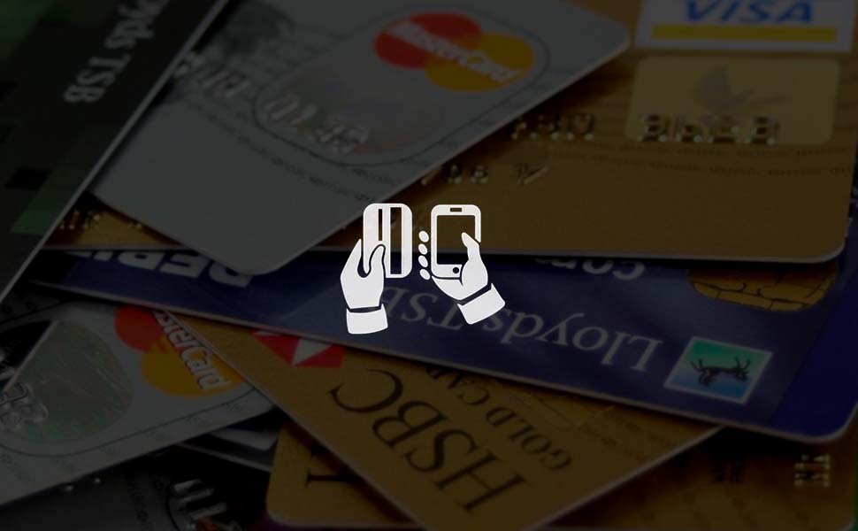 Доля безналичных платежей в России впервые выросла до 50%